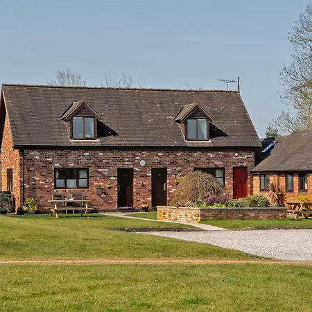Zoe'S Cottage With Alpaca'S And 7 Mins Drive To Alton Towers Denstone Exterior photo