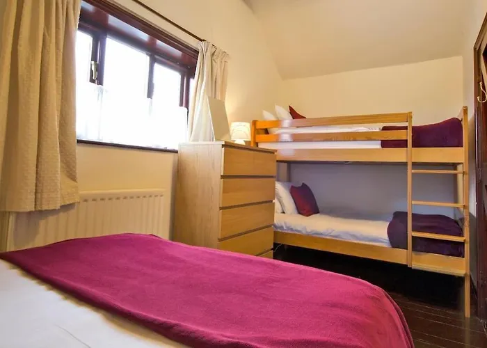 Zoe\'S Cottage With Alpaca\'S And 7 Mins Drive To Alton Towers